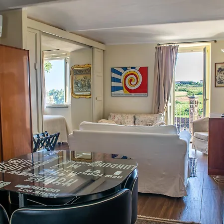 I Leoni Ruggenti Terrazza Incantata Tra Le Colline Del Monferrato Tatil Evi Ottiglio