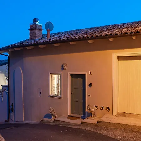 I Leoni Ruggenti Terrazza Incantata Tra Le Colline Del Monferrato